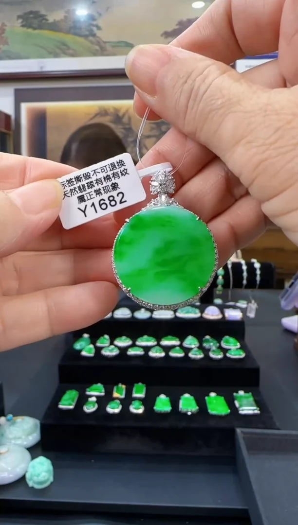 颈饰18K金镶嵌翡翠Y1682无事牌