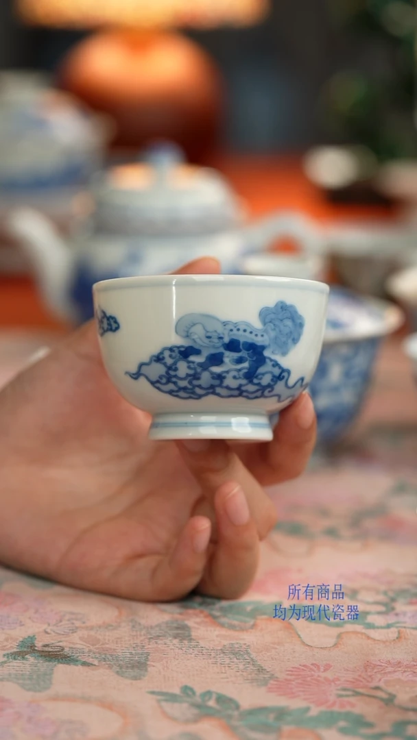 望玉青花双狮高脚杯