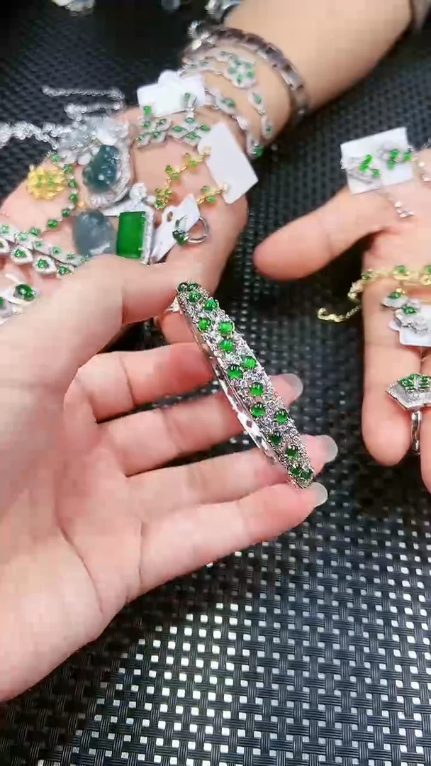 【闪购商品】翡翠手镯未镶嵌11111111