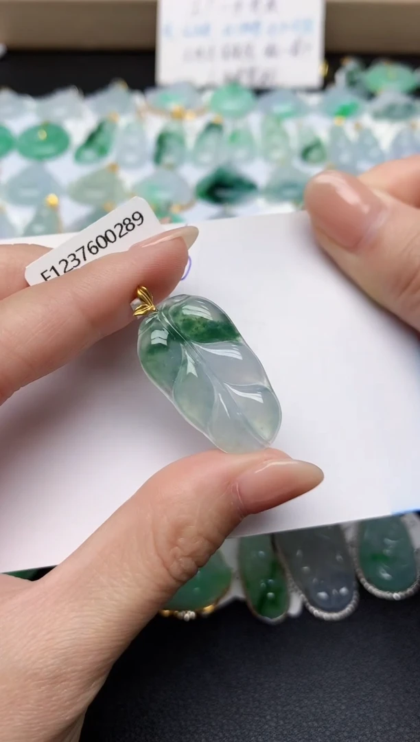颈饰18K金镶嵌翡翠天然缅甸A货翡翠百元以上9元证书费自理