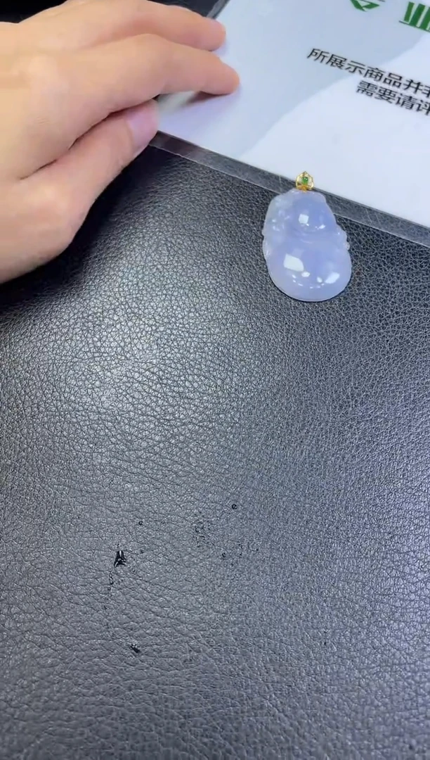 颈饰18K金镶嵌翡翠吴*棋福瓜一个