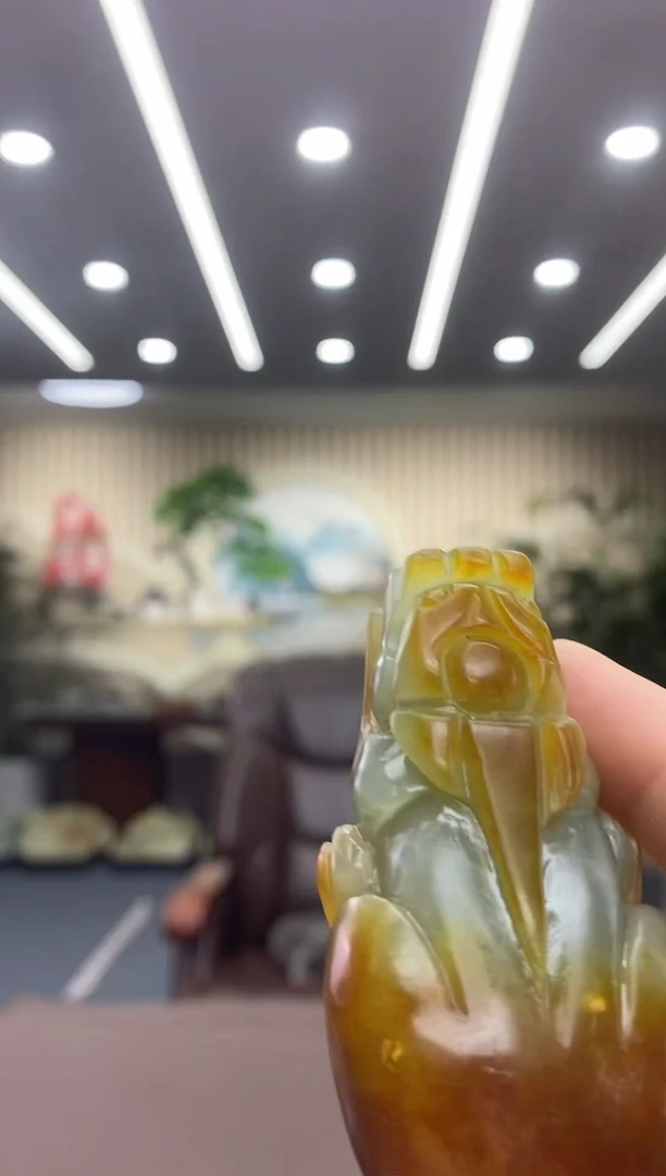 颈饰未镶嵌透闪石质玉手把