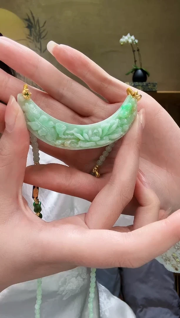 颈饰未镶嵌翡翠吊坠