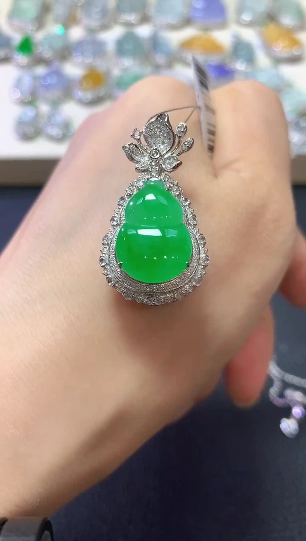 翡翠18K金镶嵌吊坠(不含链)m146春日珠宝