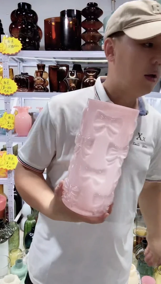 粉色蝴蝶结立体浮雕花瓶