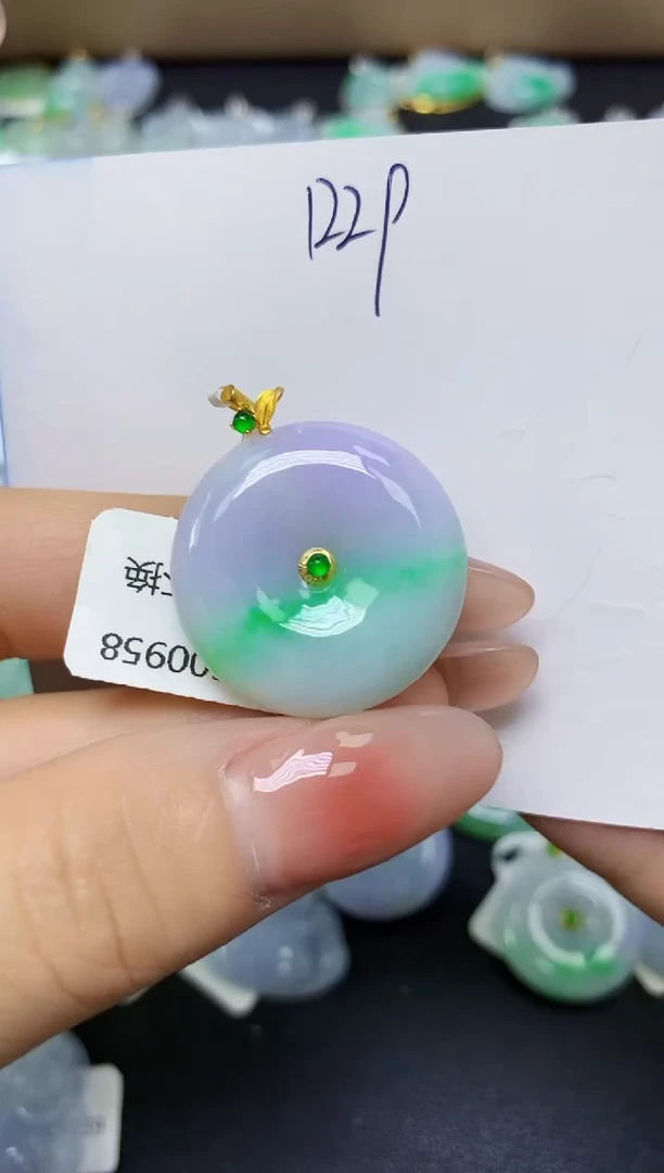 翡翠18K金镶嵌颈饰 天然缅甸翡翠A货