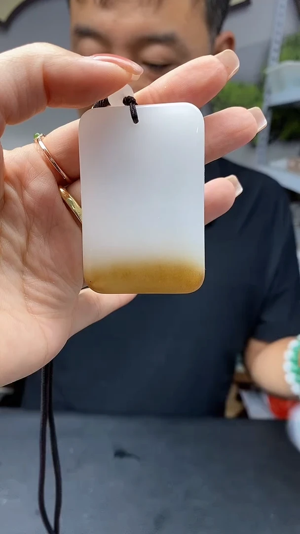 玉材质： 金丝玉    无事牌糖大