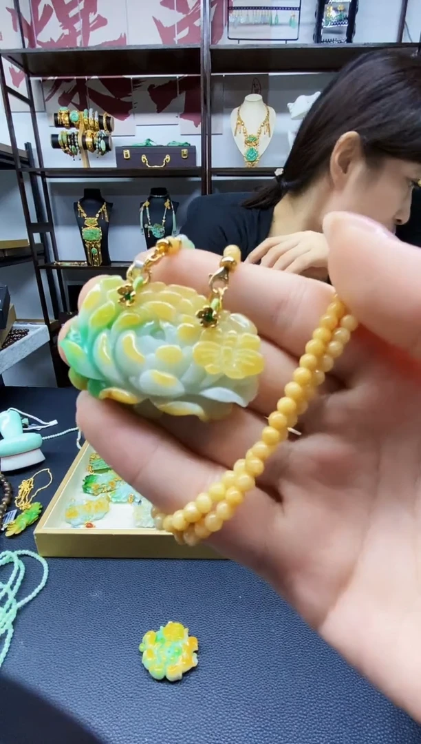 颈饰未镶嵌翡翠吊坠