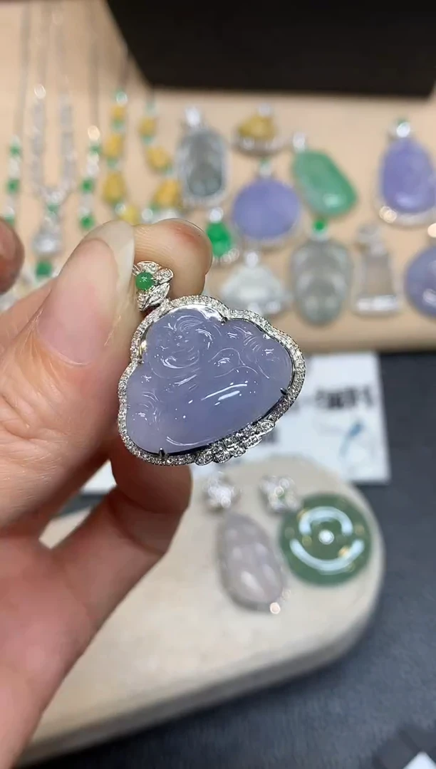 颈饰18K金镶嵌翡翠佛公【无服务费