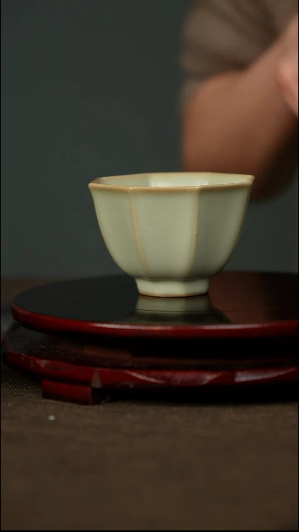 微微瑕 粉青 八方来财 无底款