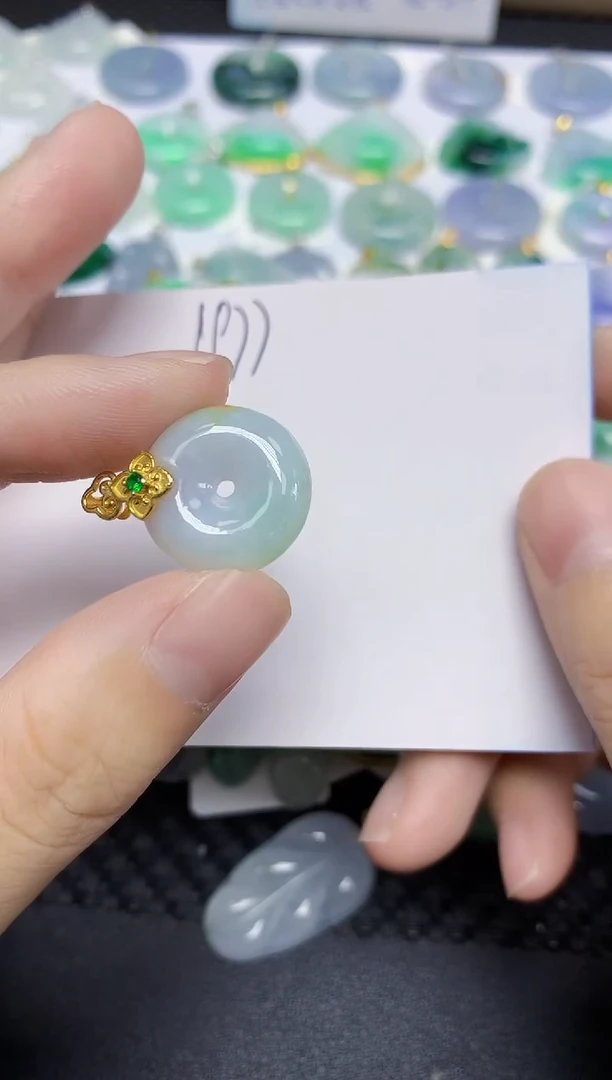 翡翠未镶嵌颈饰天然缅甸翡翠A货