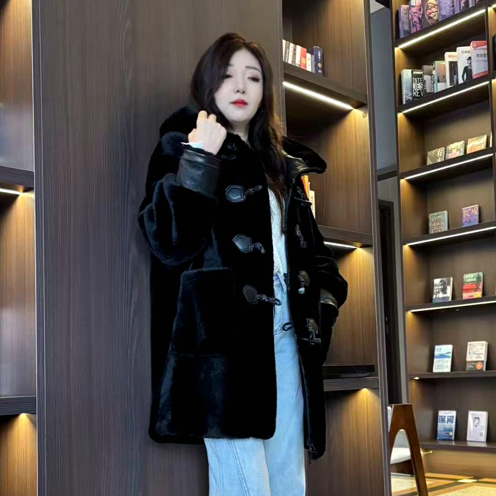 2025秋冬新款2504双面穿美利奴皮毛一体外套女中长款连帽牛角扣