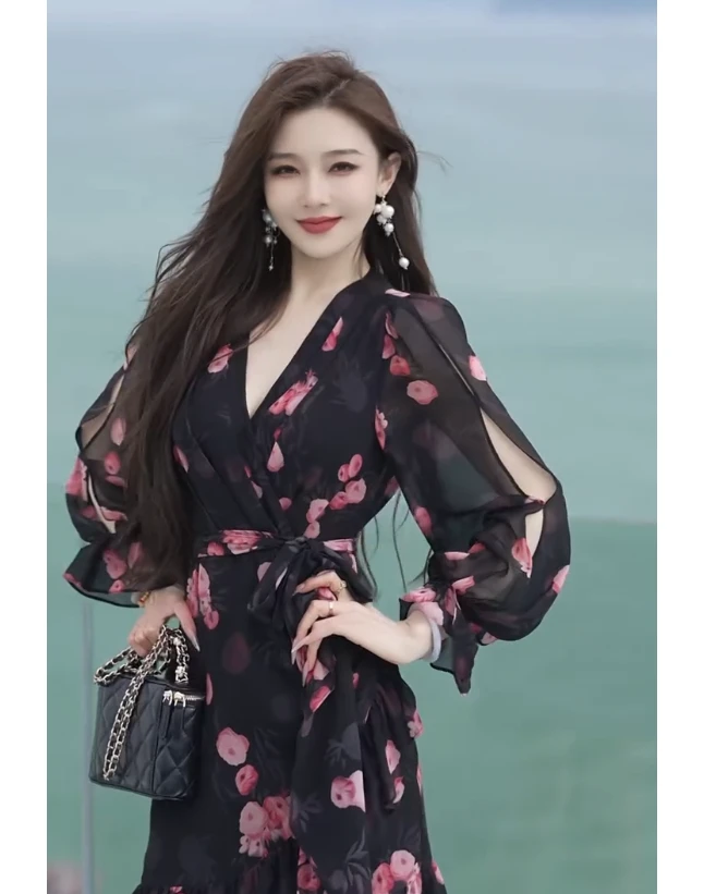 2025黑色气质高级法式赫本通勤透气时尚连衣裙LIULI302301