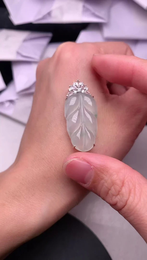 【闪购商品】翡翠吊坠(不含链)18K金镶嵌翡翠A货18K金镶嵌树叶吊坠