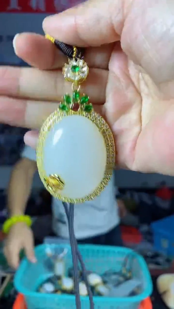颈饰未镶嵌石英质玉天然玉石未镶嵌颈饰