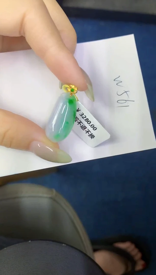 翡翠18K金镶嵌颈饰缅甸天然翡翠A货