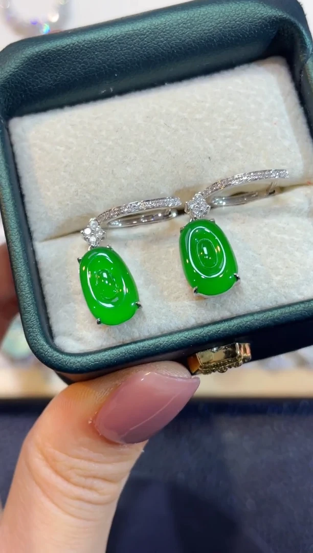 颈饰18K金镶嵌翡翠团购2