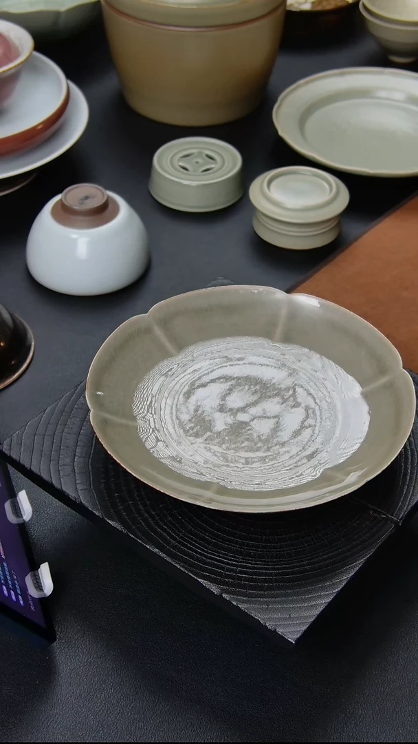 蓝天手作青釉花口盘