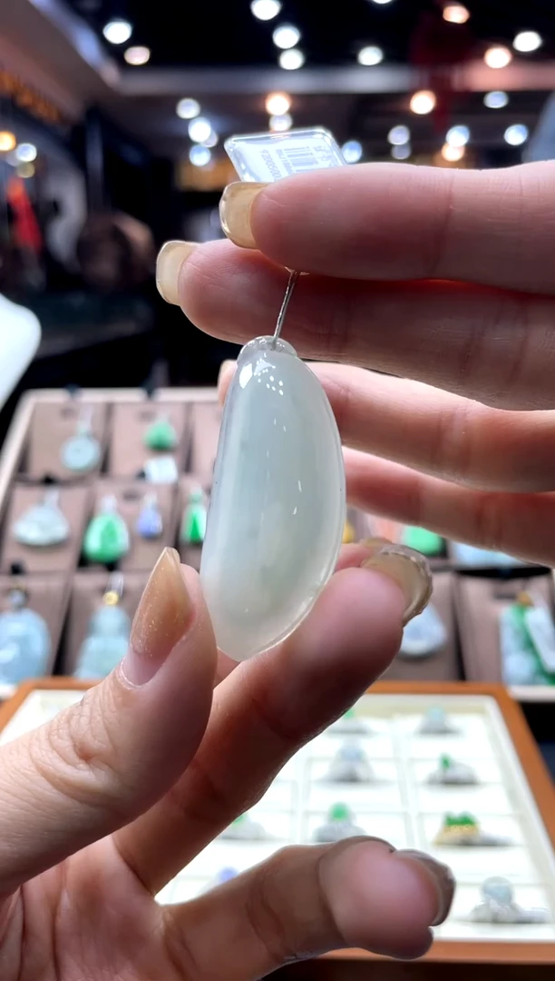 【闪购商品】翡翠颈饰未镶嵌福瓜