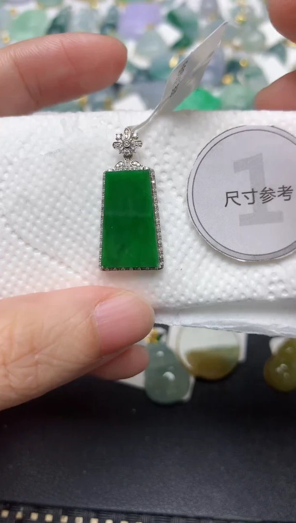 颈饰18K金镶嵌翡翠天然缅甸A货翡翠