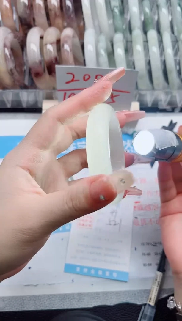 【闪购商品】石英质玉手镯未镶嵌49-52.1