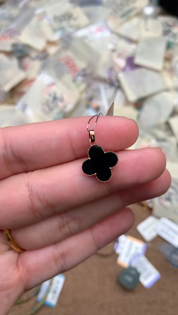 18K金镶嵌挂件翡翠一