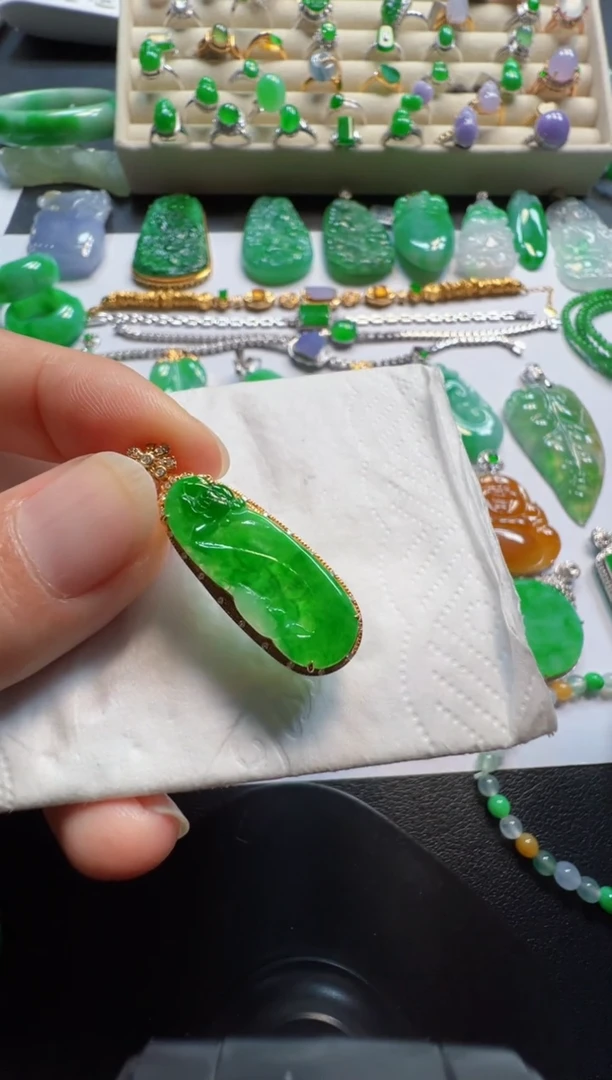 吊坠(不含链)18K金镶嵌翡翠2980