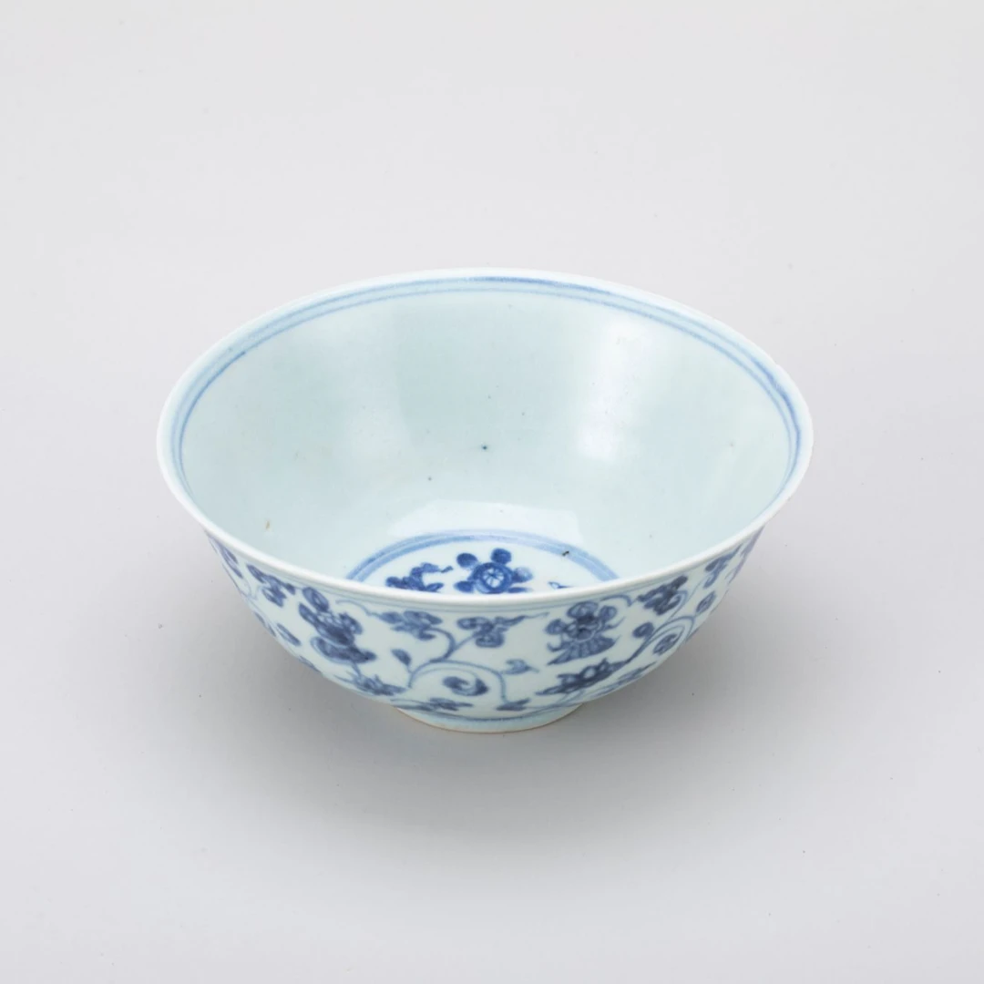 【拍卖】23、明正德  青花缠枝花叶八宝纹撇口碗