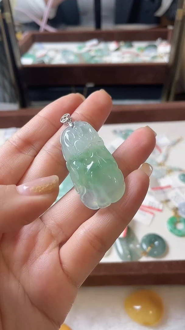 【闪购商品】翡翠吊坠(不含链)18K金镶嵌吊坠