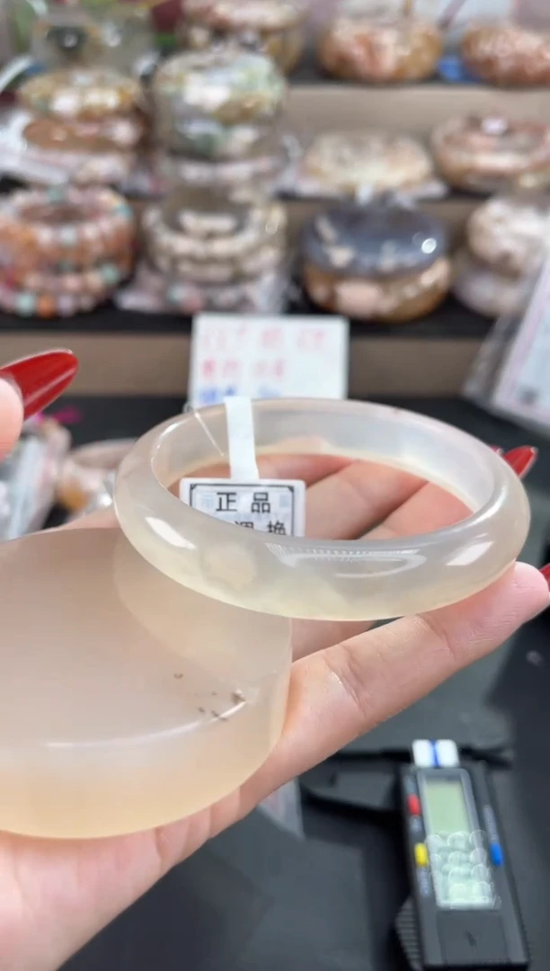 未镶嵌手镯石英质玉59