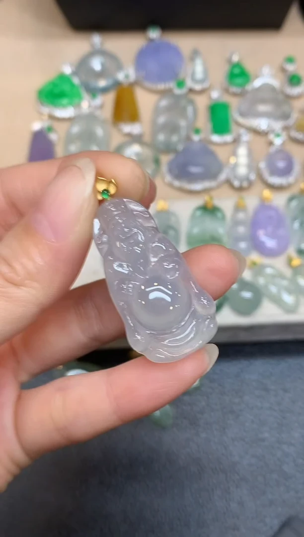 颈饰18K金镶嵌翡翠财神【无服务费