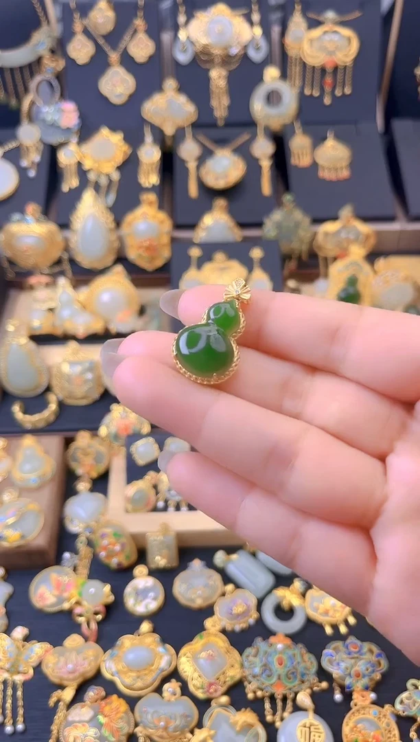 和田玉银S925镀金镶嵌颈饰碧玉葫芦吊坠