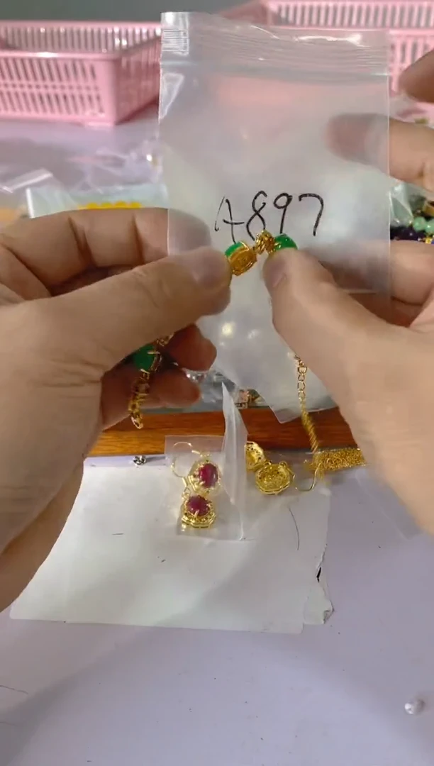 【闪购商品】水晶颈饰银S925镶嵌897红宝，蓝宝，多样性发一件赠链