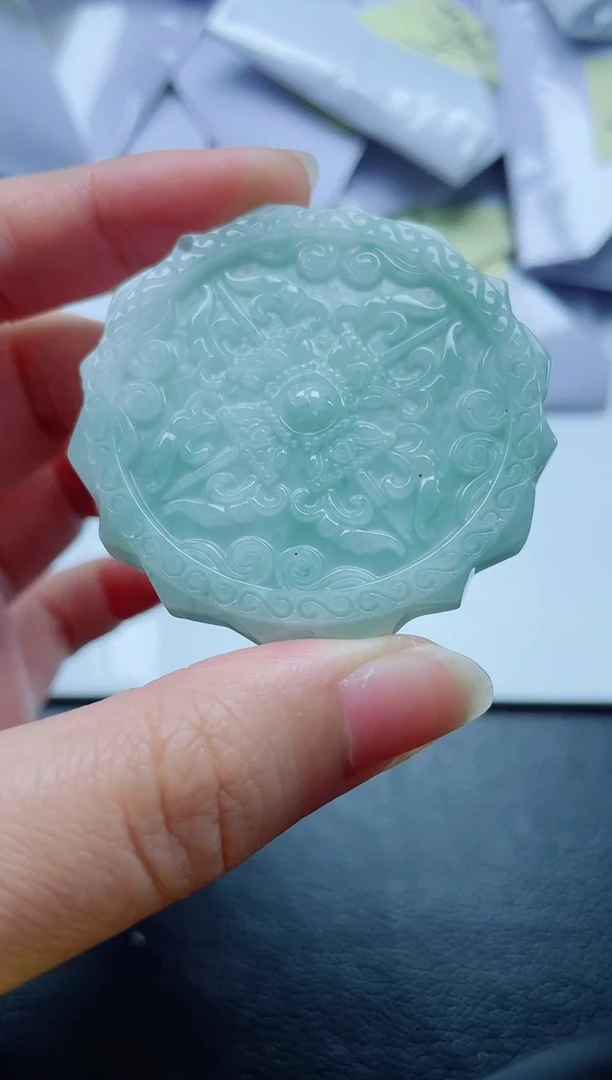 翡翠未镶嵌颈饰