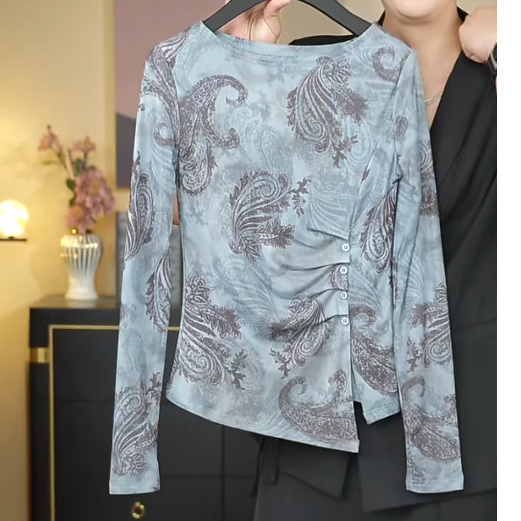 【扣心蓝调】秋冬季厚款纽扣装饰设计感腰果花T恤女显瘦百搭打底衫