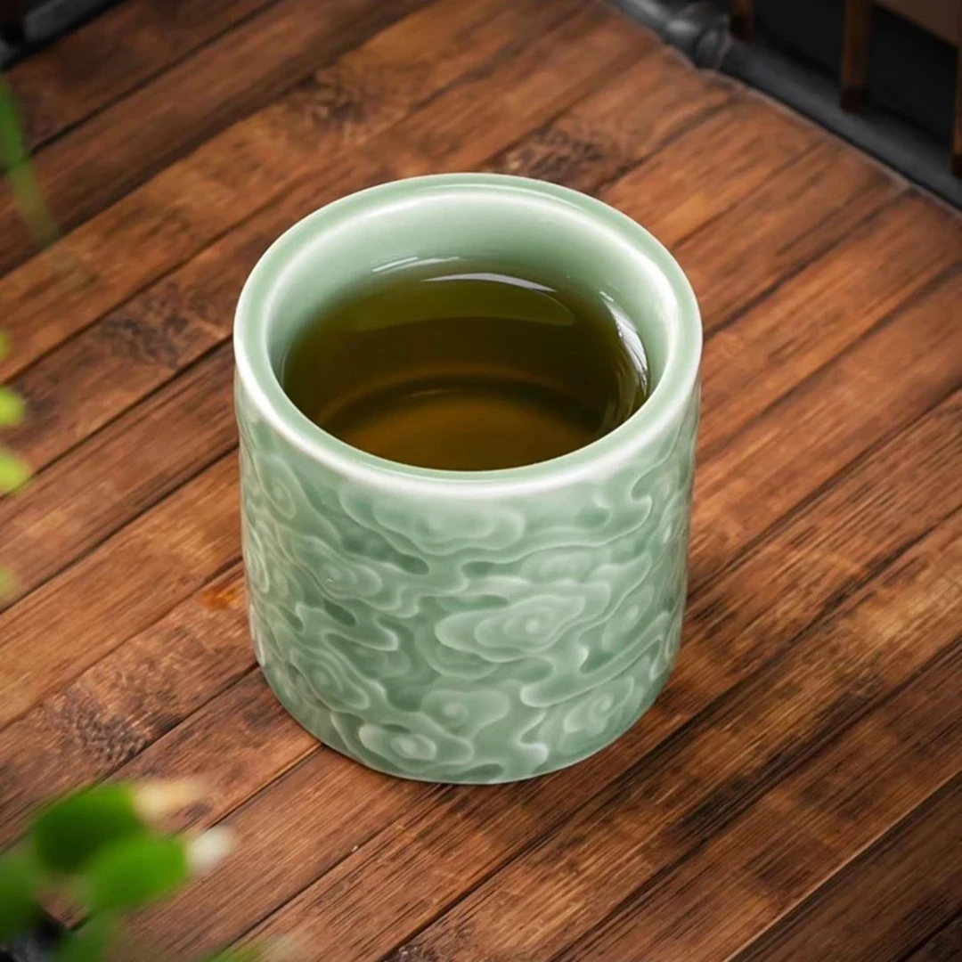 TJ009-青瓷祥云扳指杯刻花满工中式主人杯普洱杯品茗杯家用陶瓷