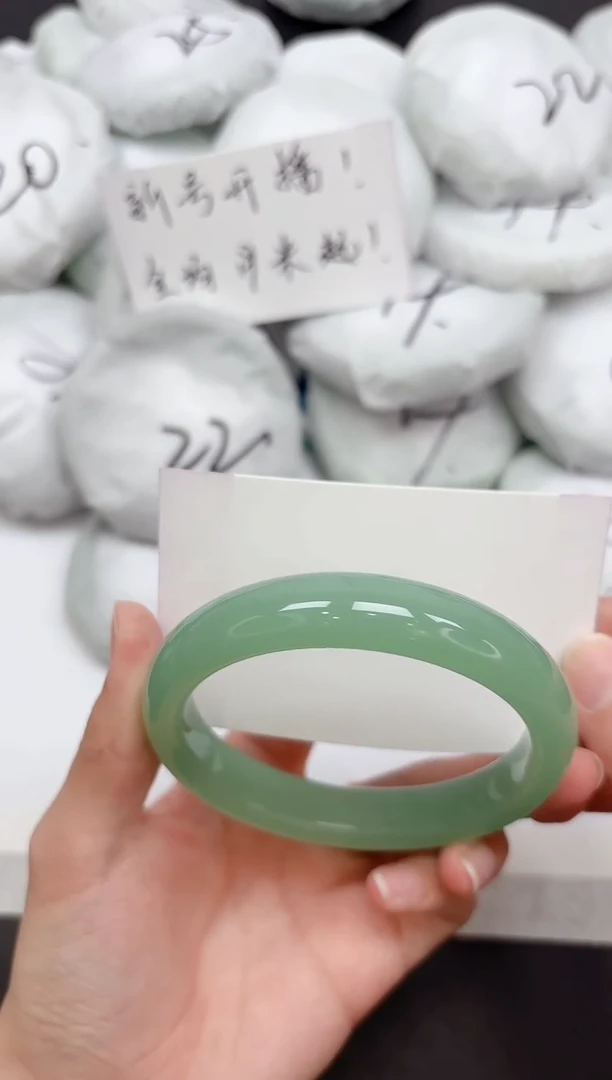 未镶嵌手镯石英质玉233-64