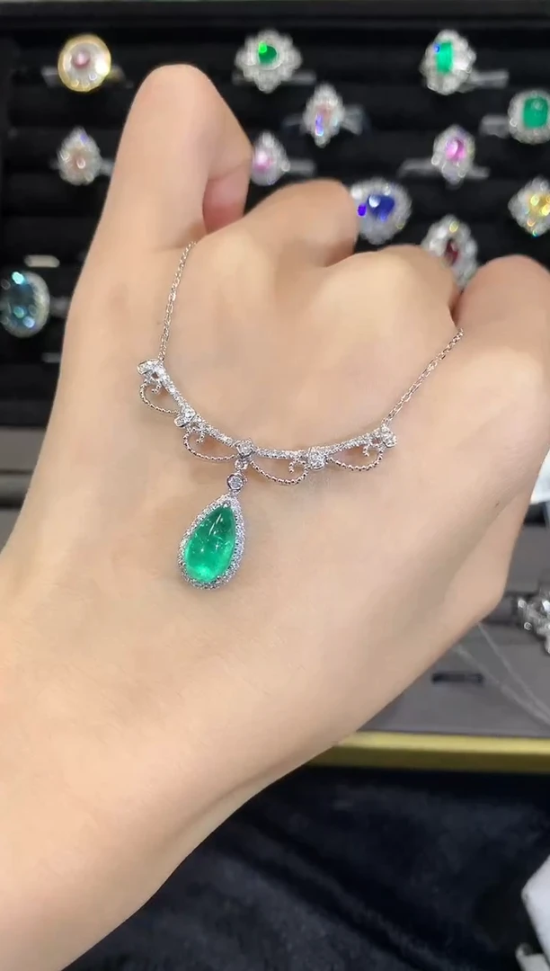 项链18K金镶嵌祖母绿祖母绿项链