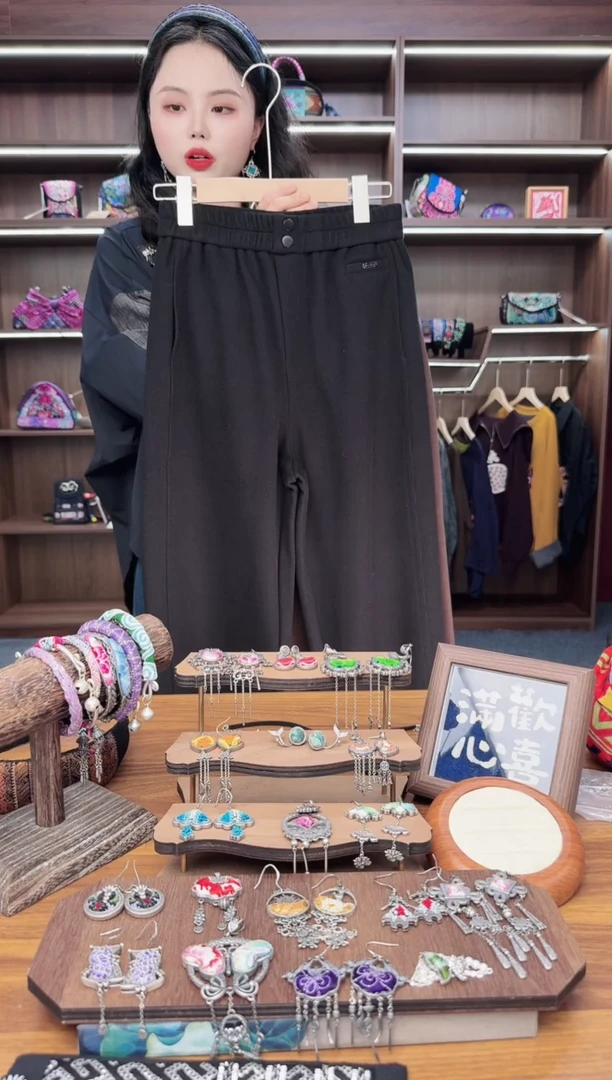 织绣凉*黑色蒙阿苏苗绣传承店