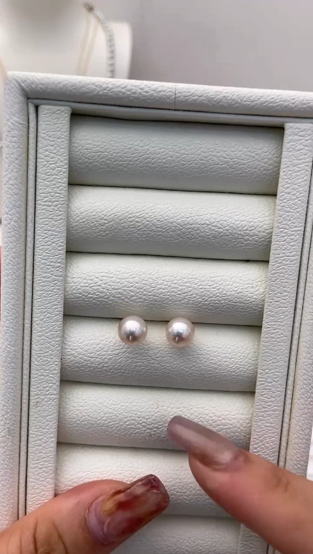 18K金镶嵌耳钉海水珍珠7.5-8.0mm