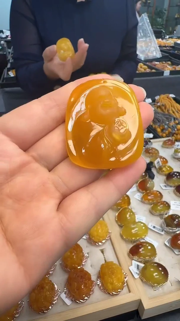 蜜蜡吊坠(不含链)未镶嵌蜜蜡雕刻件