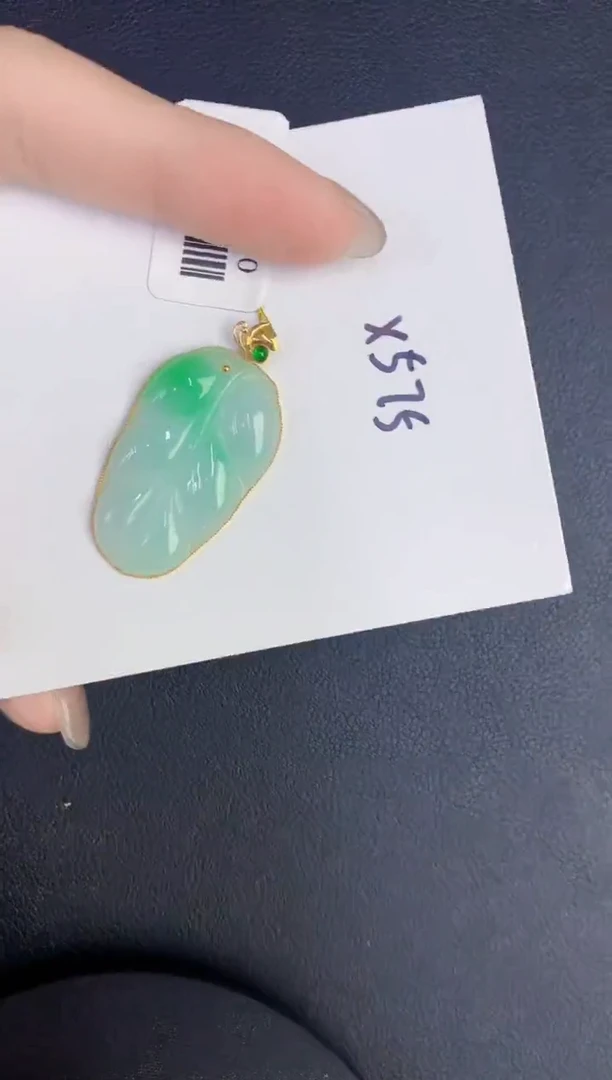 颈饰18K金镶嵌翡翠缅甸天然翡翠A货