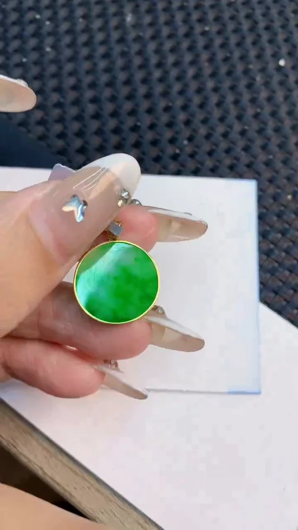 翡翠18K金镶嵌吊坠(不含链)1