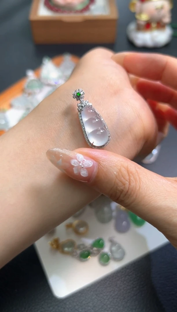 翡翠18K金镶嵌颈饰收到货品48小时鉴赏期（超时不退不换）