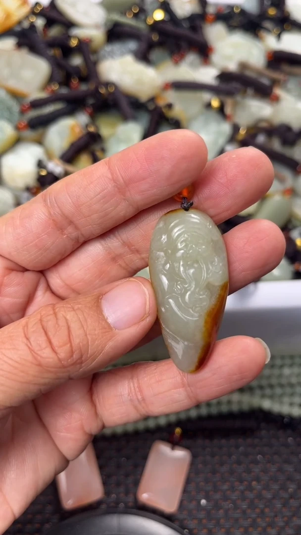 【闪购商品】和田玉颈饰未镶嵌多样性发货没有证书拍一发一有瑕