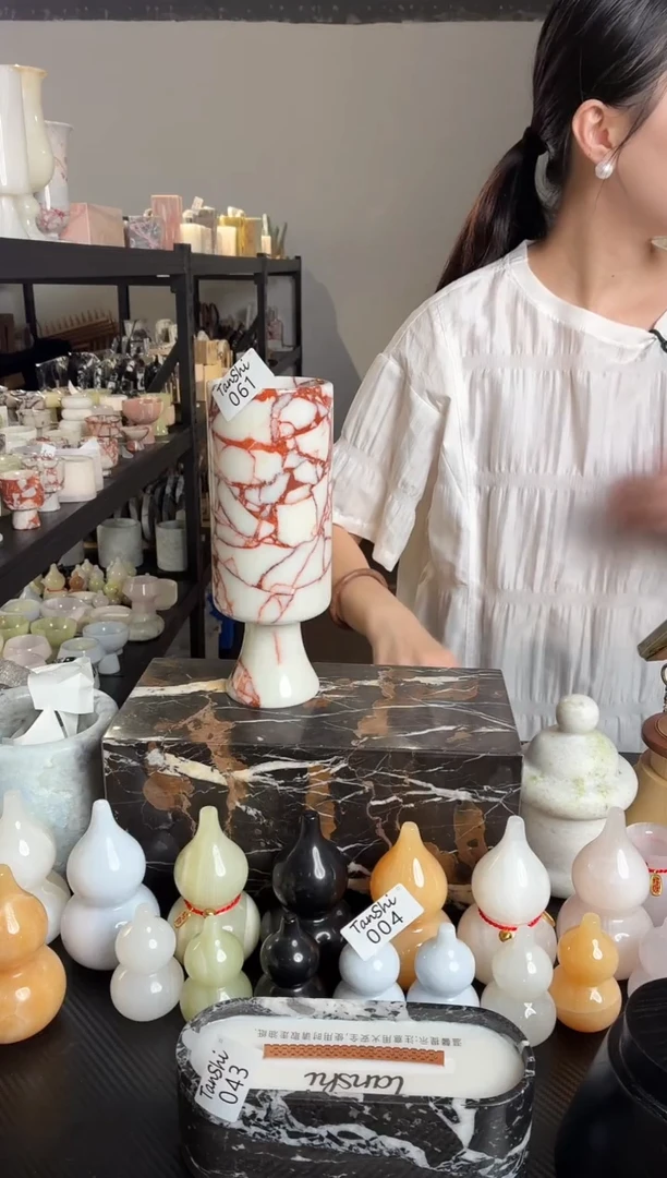 石材061宝红中式花瓶