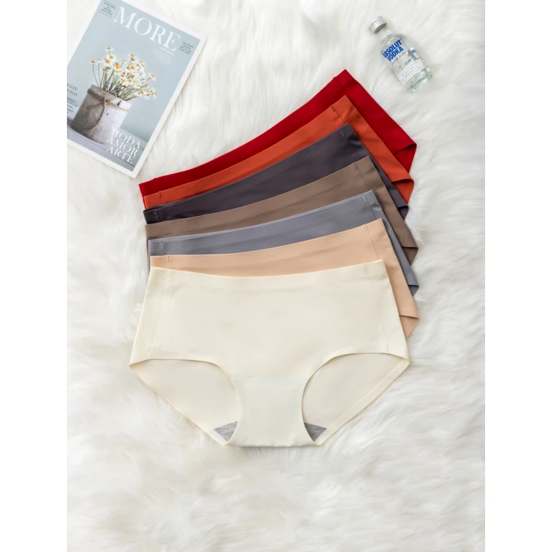 QUAMPH/趣安芬内裤女舒适简约轻薄透气显瘦无痕轻薄抗菌健康短裤