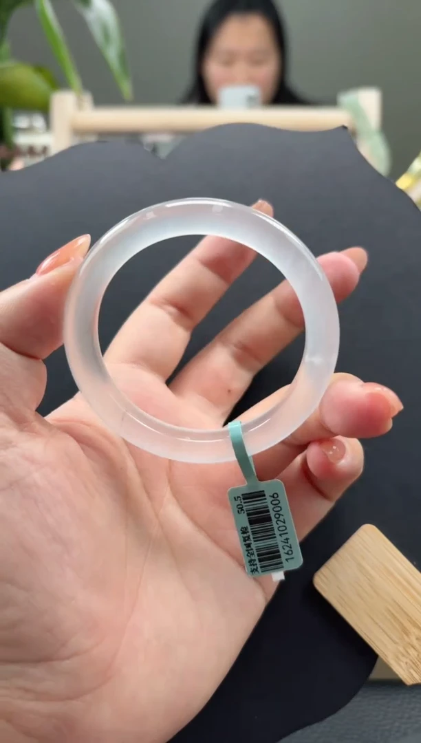 【闪购商品】石英质玉手镯未镶嵌口径50.5