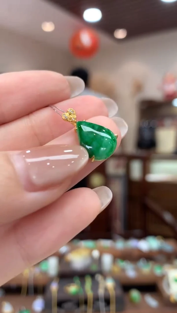 翡翠18K金镶嵌吊坠(不含链)水滴