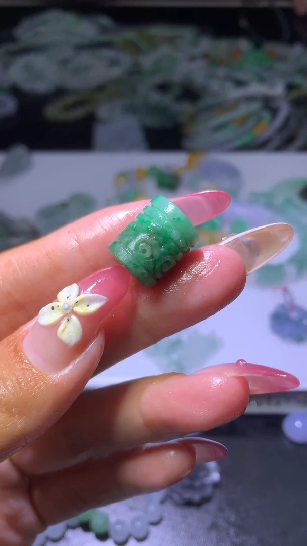 定制翡翠未镶嵌小**艺MXX014983